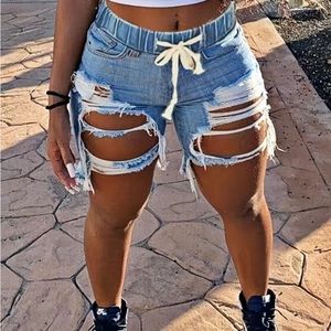 Women drawstring waistband shorts!